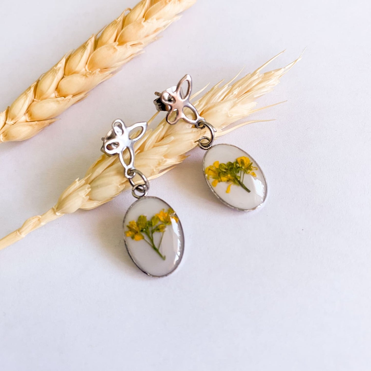 Cercei delicați cu flori galbene