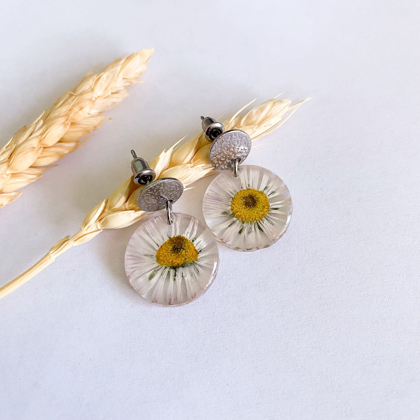 Cercei rotunzi cu margarete de grădină
