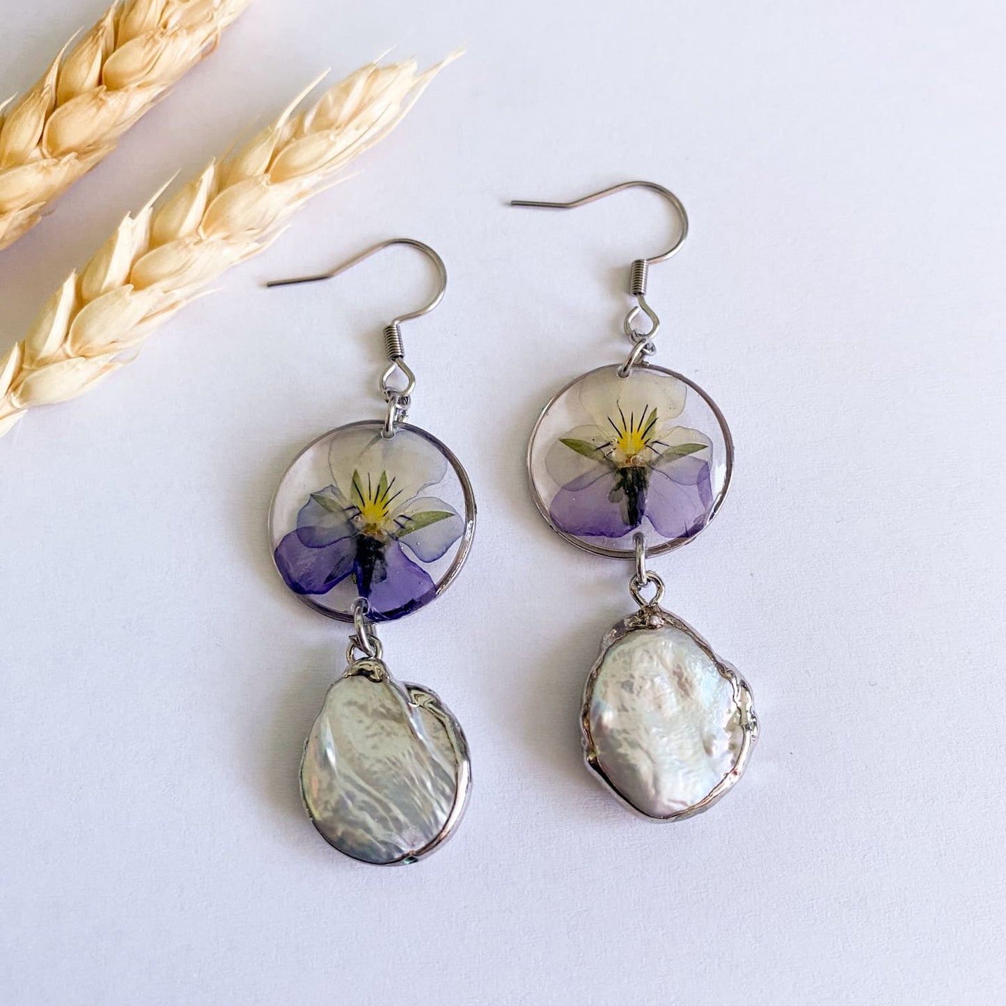 Cercei cu perle de cultură și panseluțe