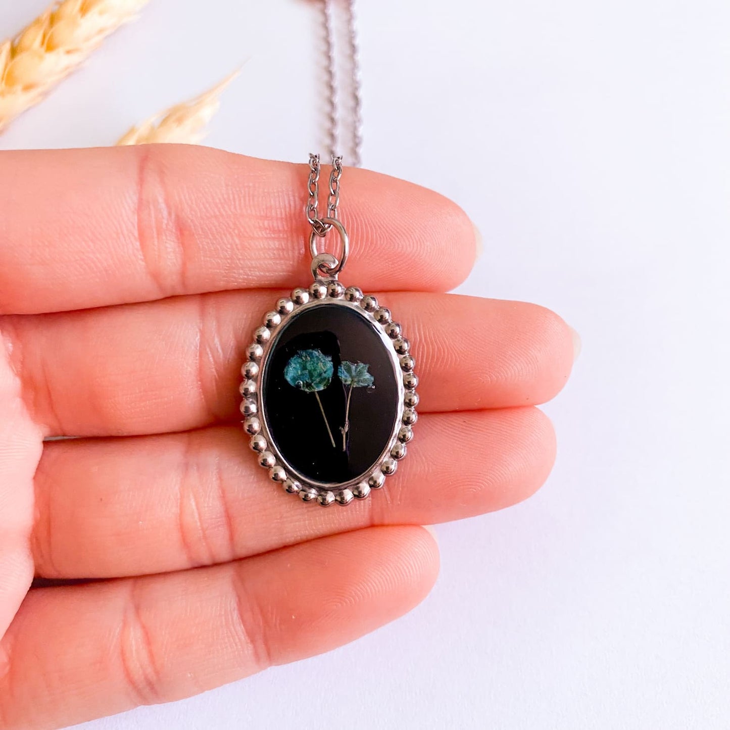 Lanț vintage cu flori albastre