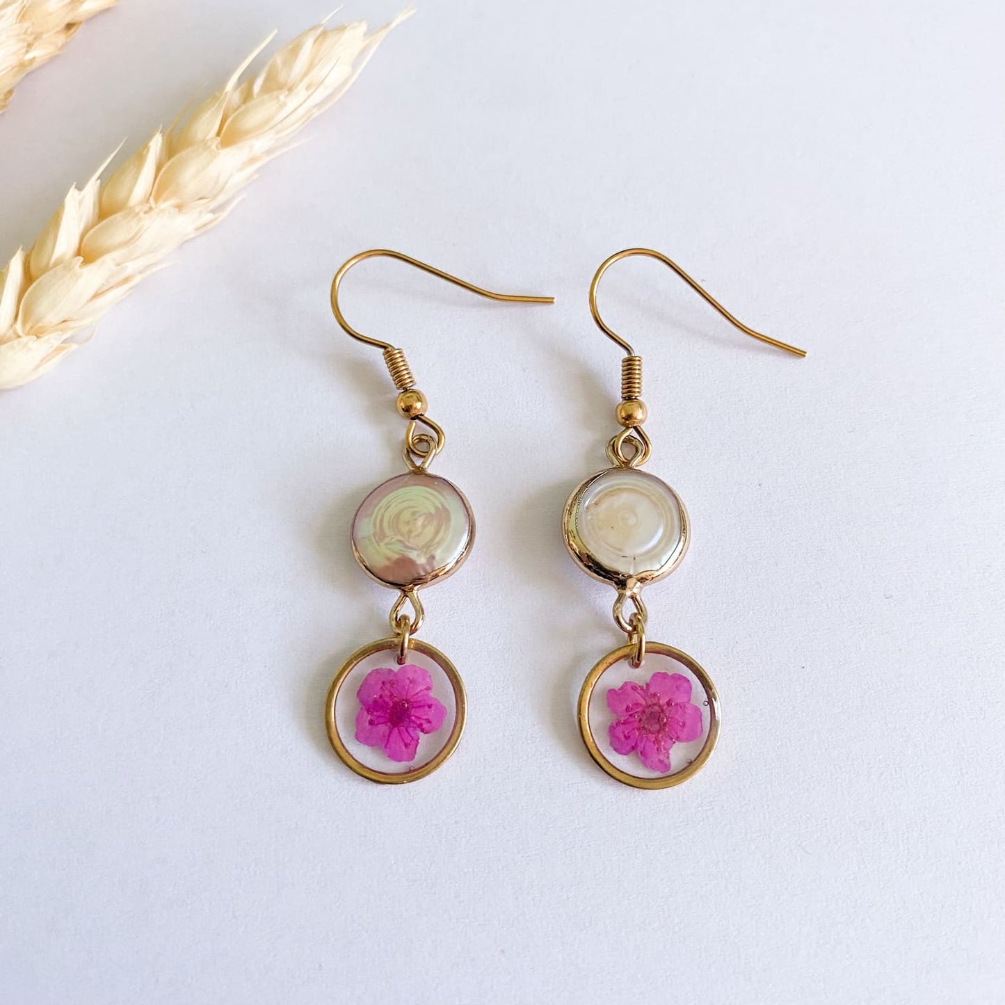 Cercei cu perle de cultură și flori roz