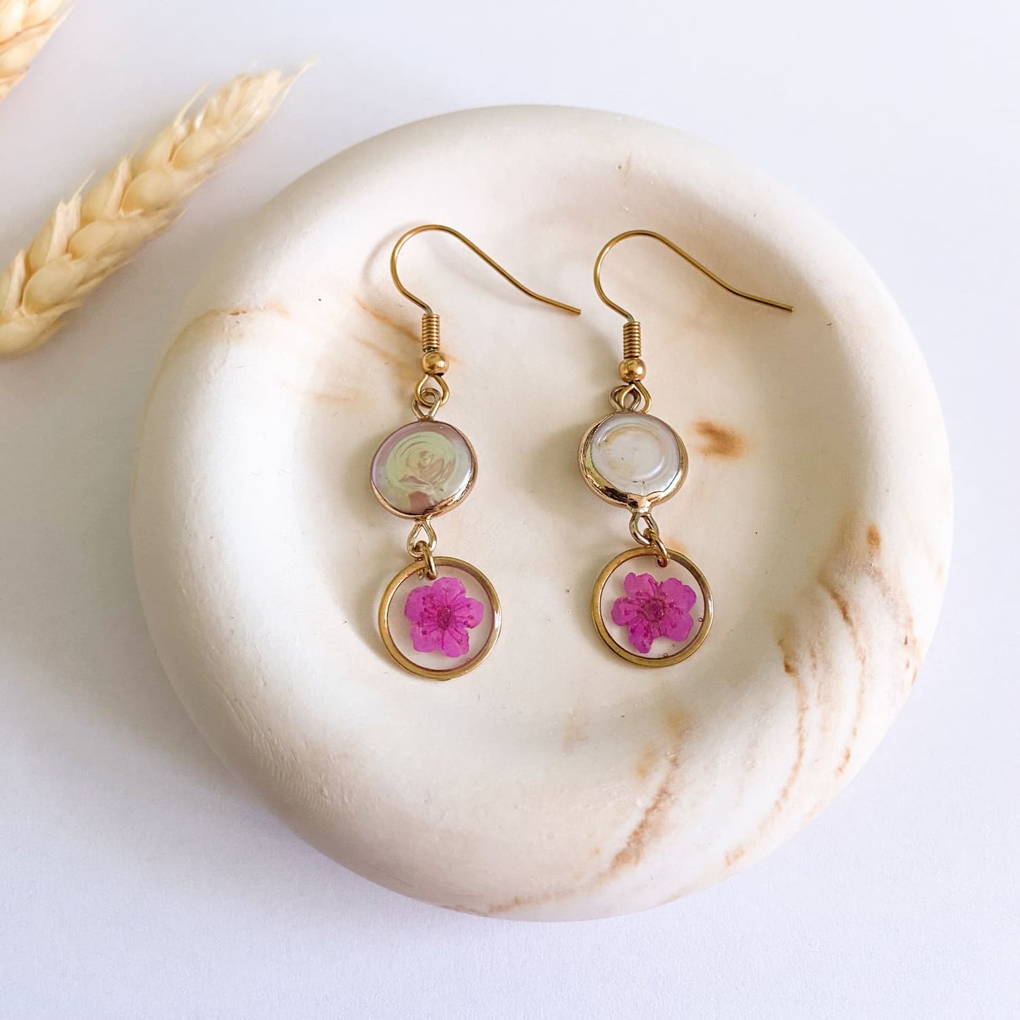 Cercei cu perle de cultură și flori roz