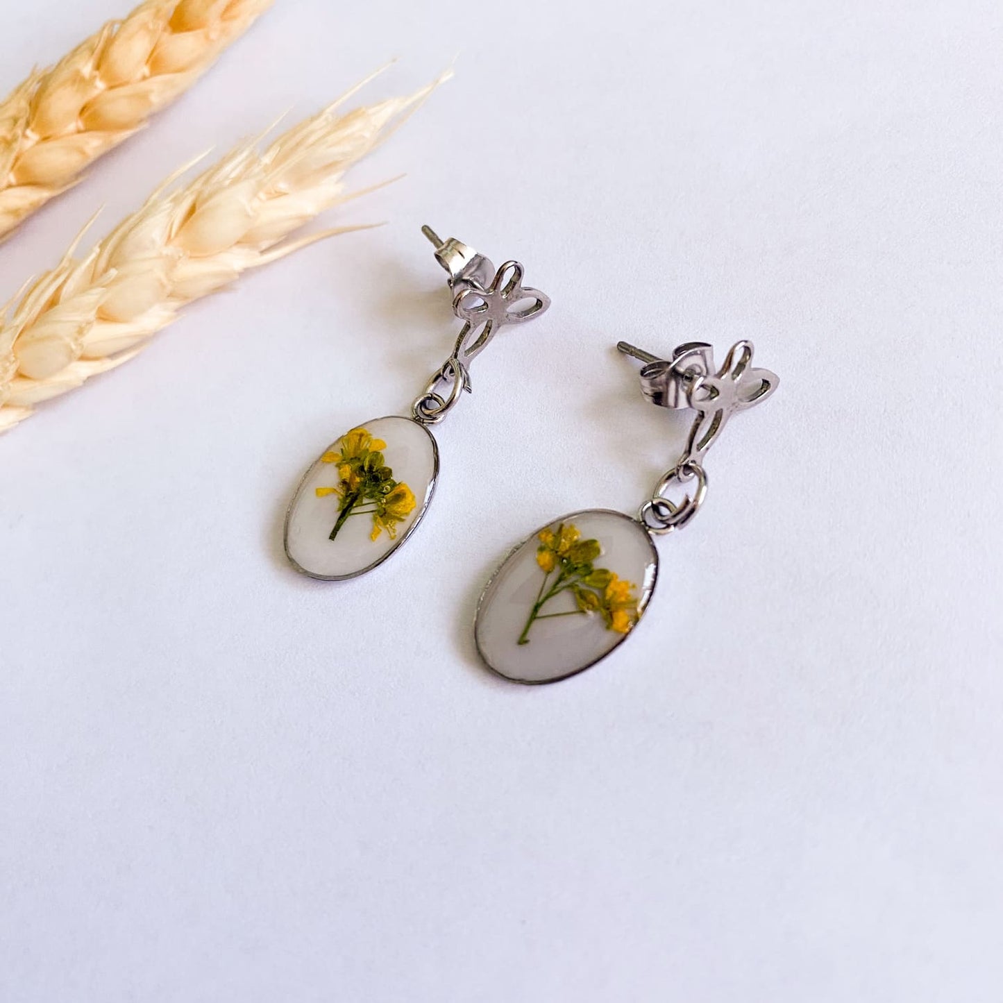 Cercei delicați cu flori galbene