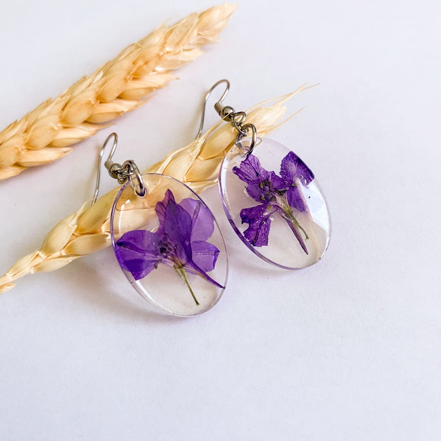 Cercei ovali cu flori mov