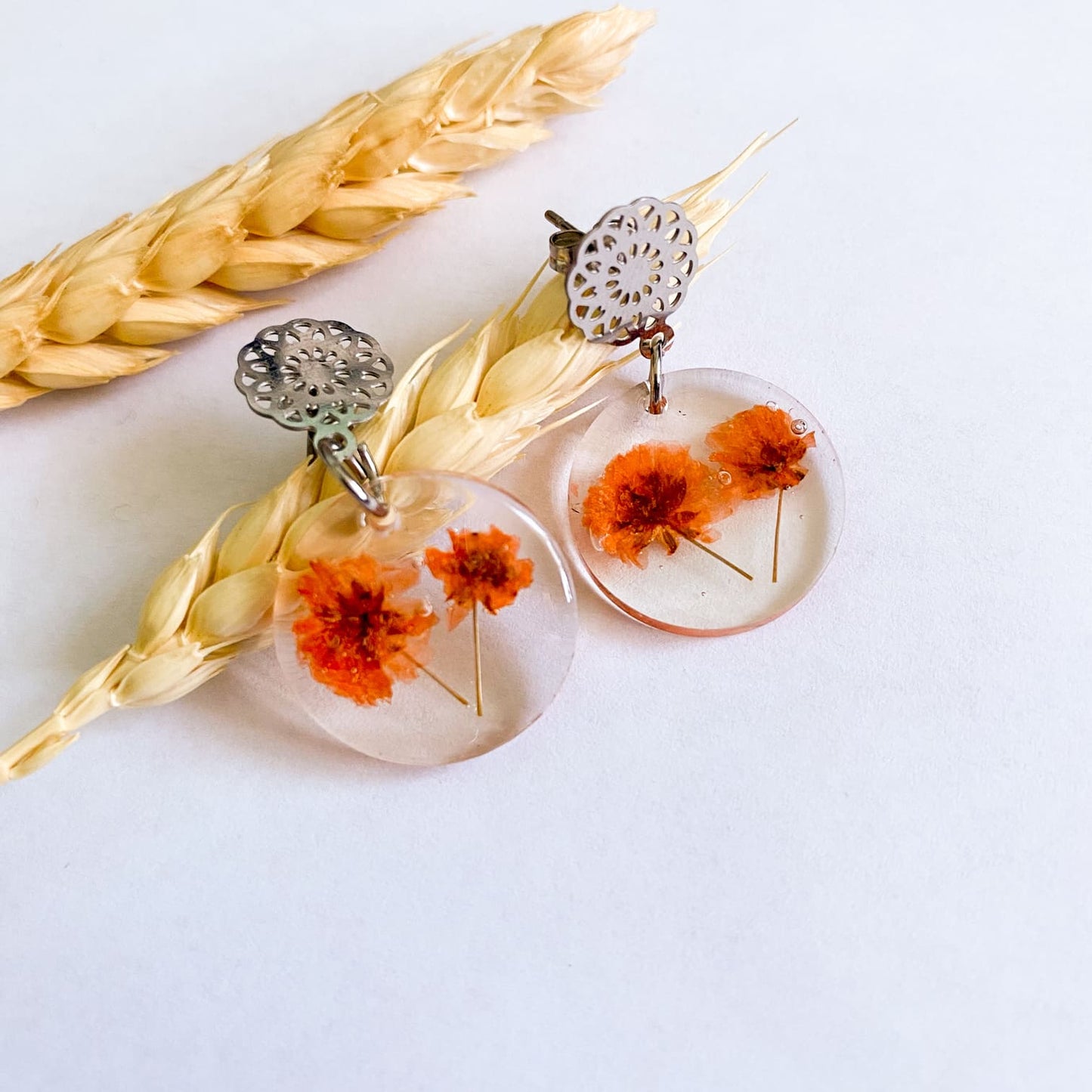 Cercei rotunzi cu flori portocalii
