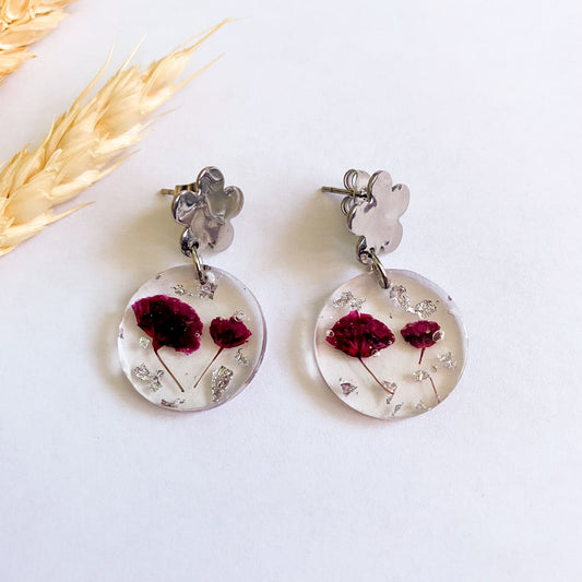 Cercei rotunzi cu flori roz bordo și foiță argintie