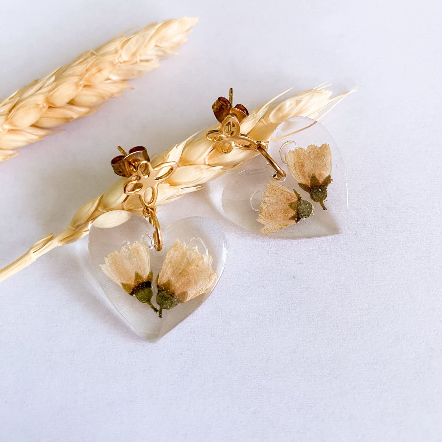 Cercei cu flori albastre albe