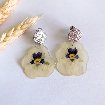 Cercei cu panseluțe albe