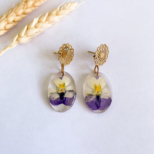 Cercei ovali cu panseluțe mov cu galben