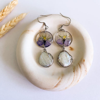 Cercei cu perle de cultură și panseluțe