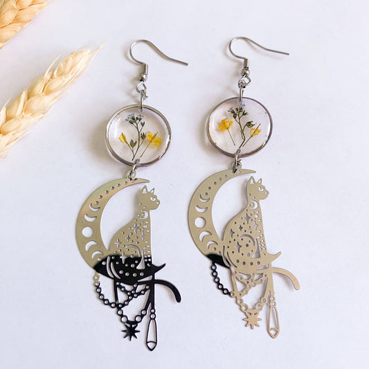 Cercei cu flori colorate și accesorii argintii în formă de pisici