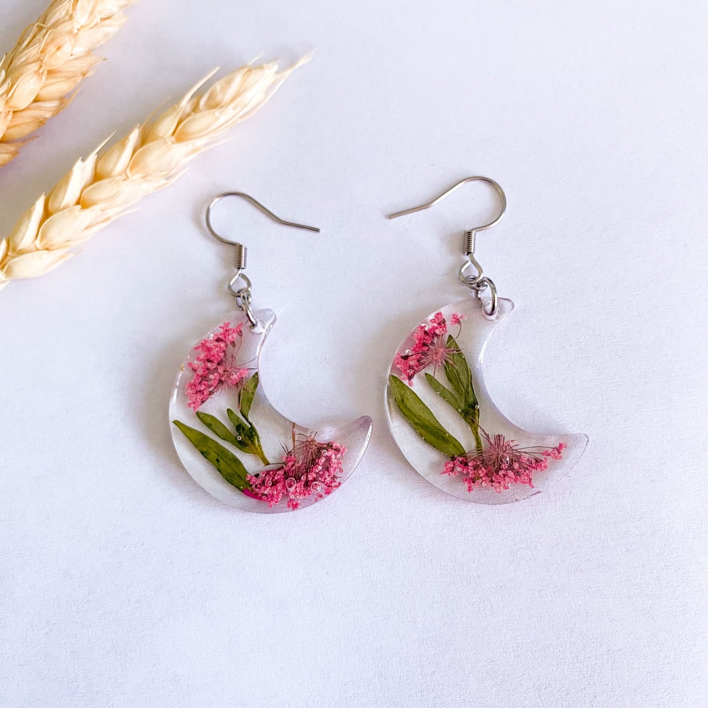 Cercei semilună cu flori roz și frunze