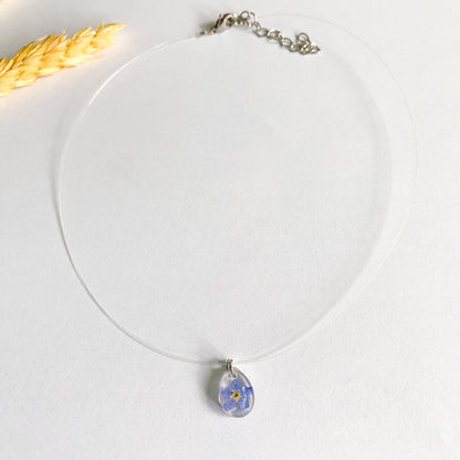 Lănțișor pe fir transparent cu floare de Nu-mă-uita oval