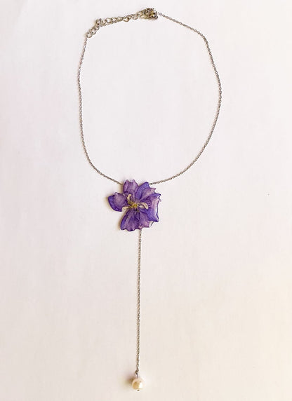 Lanț elegant cu floare mov și perle de cultură