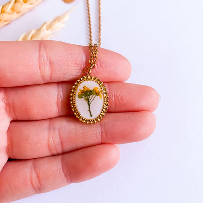 Lanț vintage cu floare galbenă