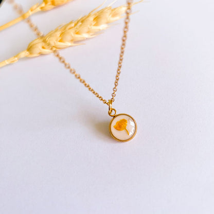 Lanț delicat cu floare galbenă