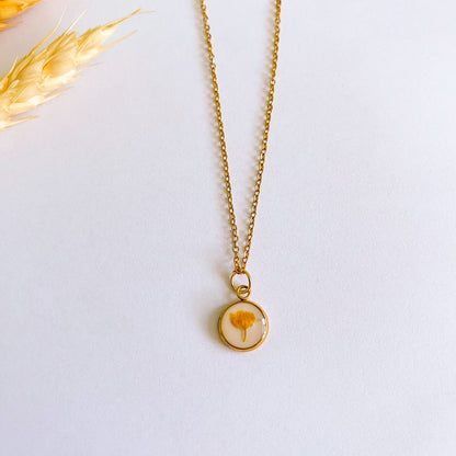 Lanț delicat cu floare galbenă