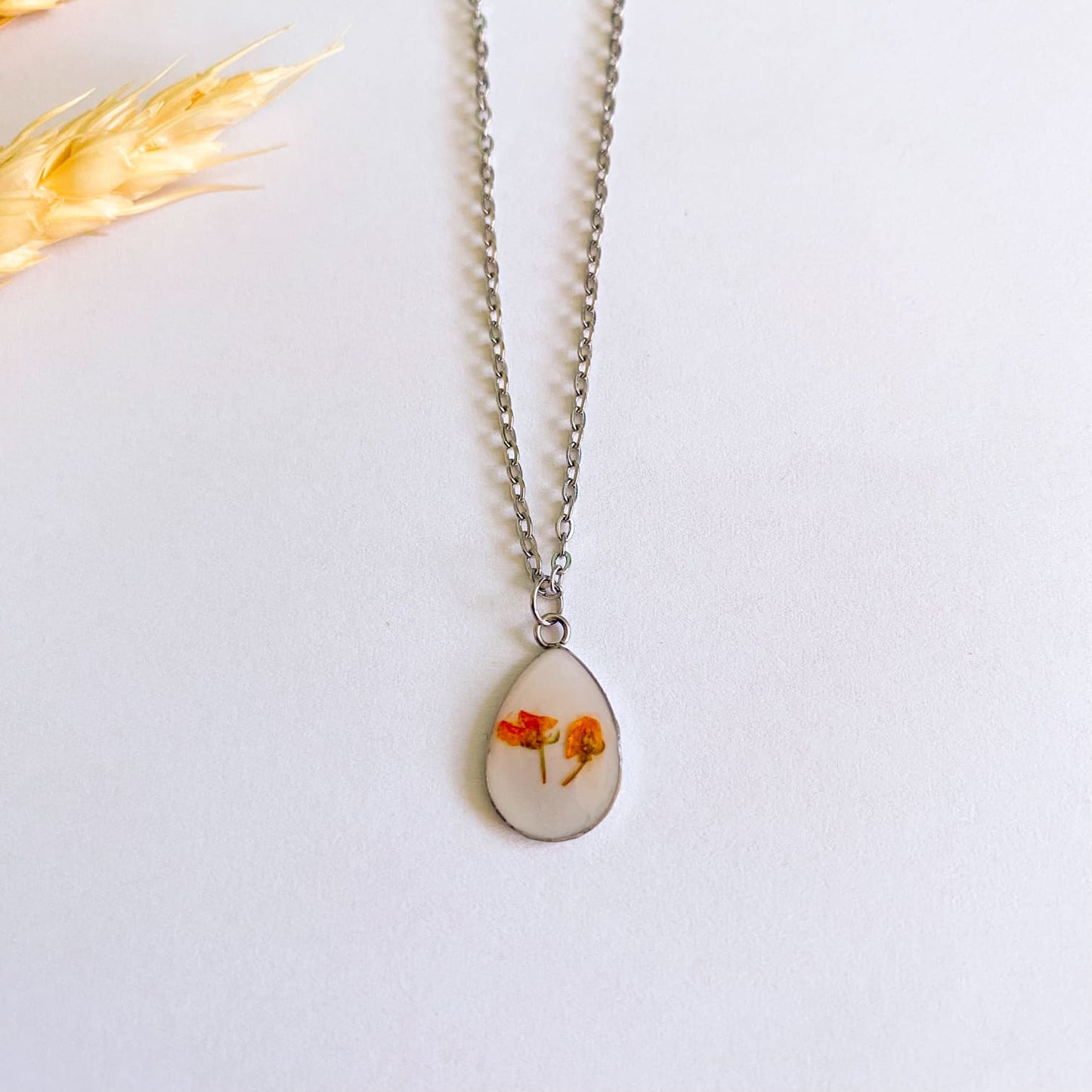 Lanț delicat cu floare portocalie