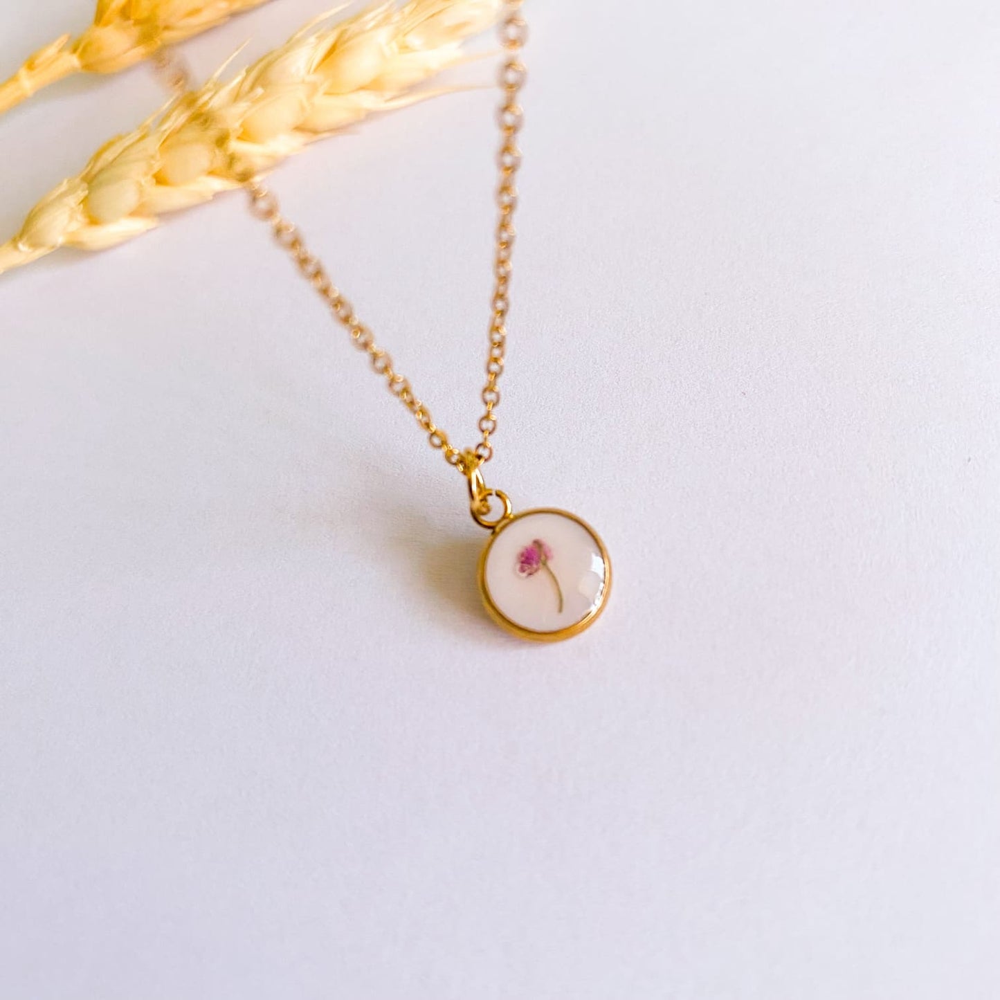 Lanț delicat cu floare roz