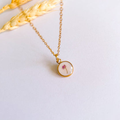 Lanț delicat cu floare roz