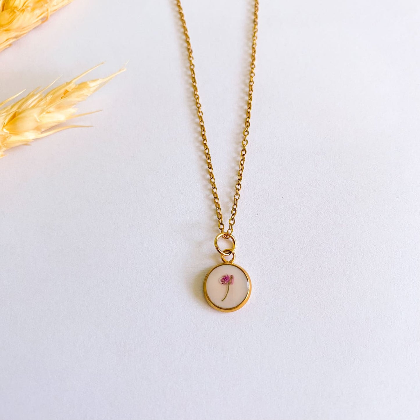 Lanț delicat cu floare roz