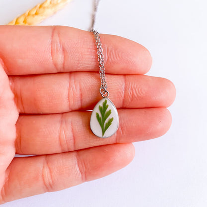 Lanț delicat cu frunzuliță