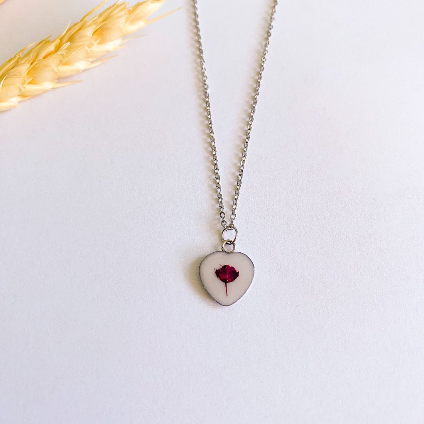 Lanț delicat cu floare bordo