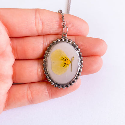 Lanț din inox cu model fluture galben