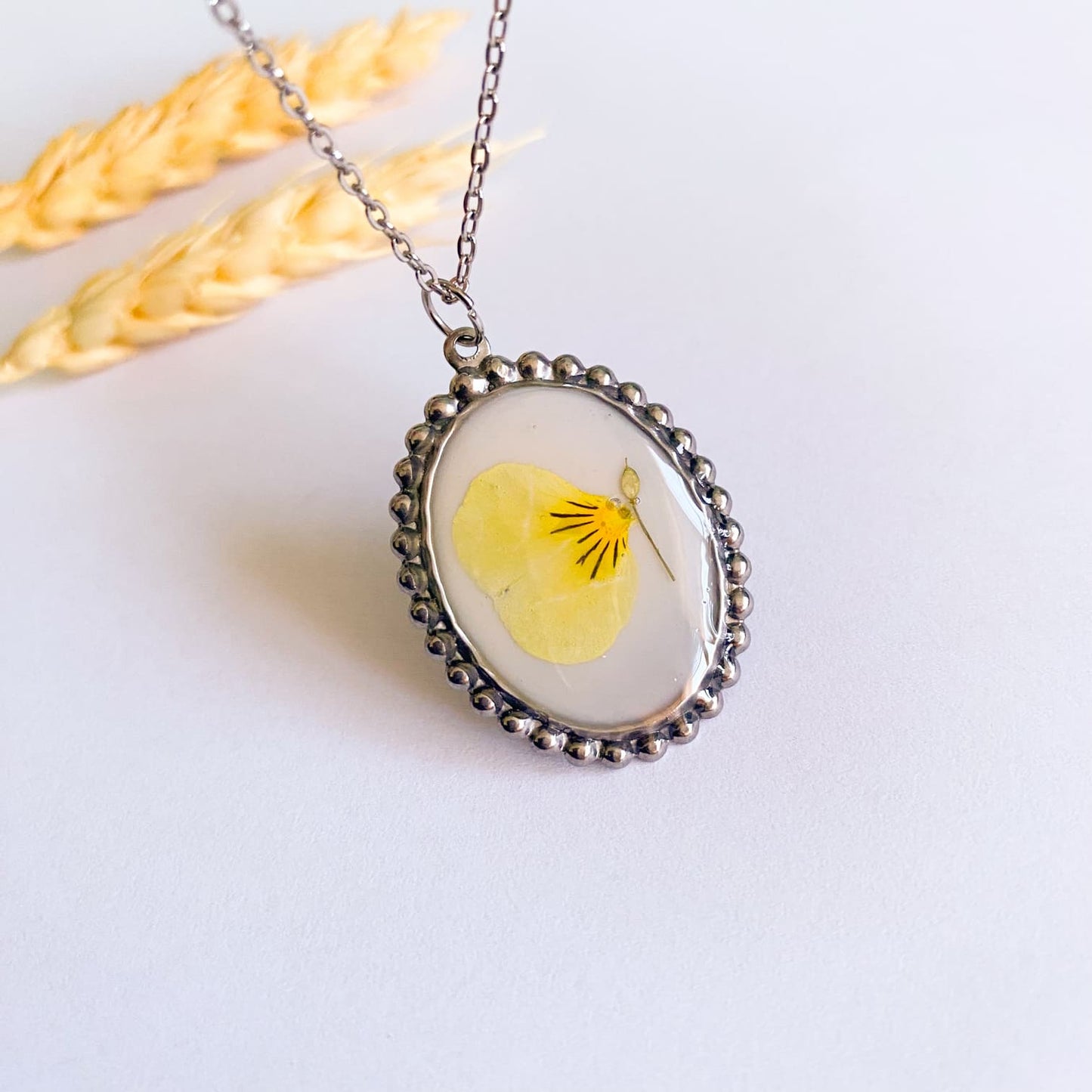 Lanț din inox cu model fluture galben